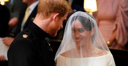 KOLAČ OD 112.000 KM: Konačno otkriveno kako izgleda svadbena torta Meghan Markle i Princa Harryja! (FOTO)