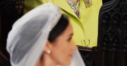 KRALJICIN IZRAZ LICA JE NEZABORAVAN: Kritičari uporedili kako je izgledala na vjenčanju Williama i Harryja, razlika je ogromna!