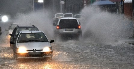 Zbog poplavljenog kolovoza obustavljen saobraćaj na autoputu Kakanj-Zenica