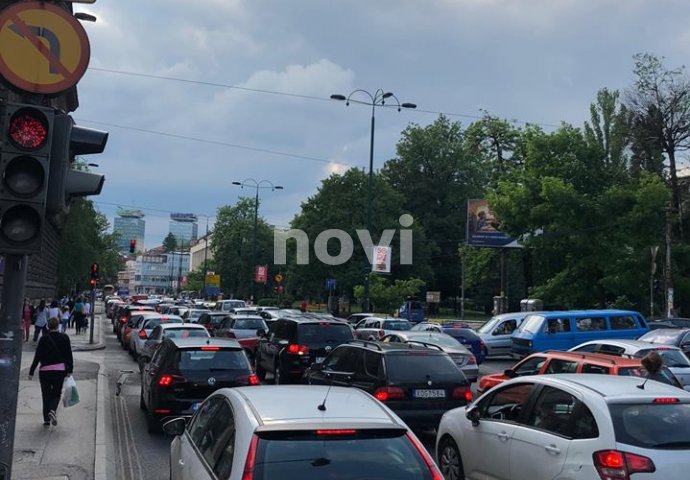 Velika gužva u glavnom gradu BiH nakon mitinga predsjednika Turske (FOTO)