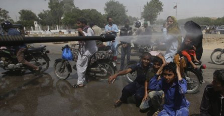 NEZAPAMĆENE VRUĆINE U PAKISTANU: Od toplotnog udara umrlo 65 ljudi