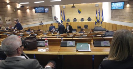 POČELA SJEDNICA PREDSTAVNIČKOG DOMA: Borci ušli u zgradu Parlamenta