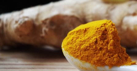 RIJEŠITE SE DLAČICA JEDNOM ZAUVIJEK: Ova smjesa od TRI SASTOJKA učiniće da NESTANU, a možete da je napravite SAMI kod kuće (RECEPT)