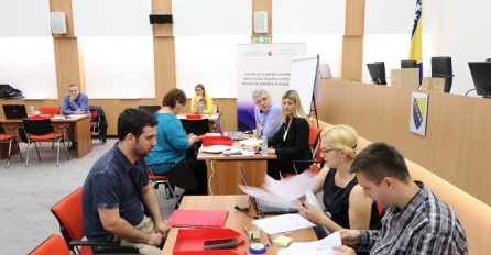 ROK JE ISTEKAO: Prijave su podnijele 72 političke stranke i 39 nezavisnih kandidata