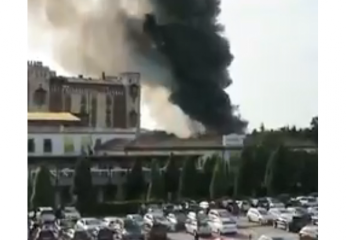 Evakuiran najveći zabavni park u Njemačkoj zbog požara (VIDEO)