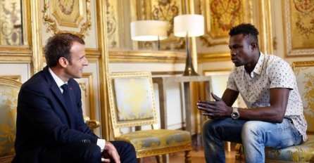 Macron primio migranta heroja koji je spasio dijete koje je visilo sa balkona, ponudio mu državljanstvo