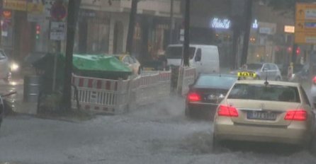 SNAŽNO NEVRIJEME POGODILO NJEMAČKU: Haos u više gradova, kiša poplavila podrume i ulice - Voda nosi auta
