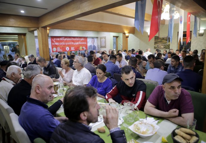 Sarajevo: Upriličen zajednički iftar za oko 1.500 osoba