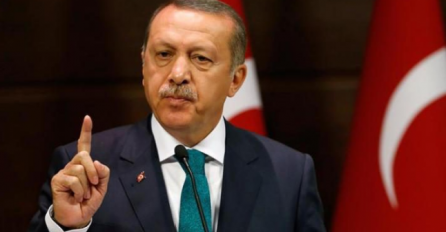  "Koliko daleko će Erdogan otići?" Macron odbranio časopis koji je Erdogana nazvao diktatorom