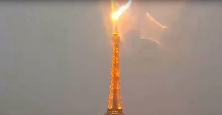 Nesvakidašnji prizor u Parizu: Kamere zabilježile udar munje u Eiffelov toranj