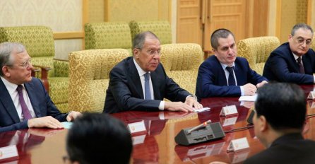 Lavrov pozvao Kim Jong Una da posjeti Moskvu