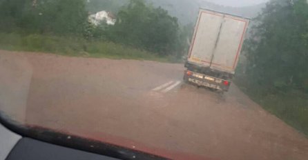 'Krvava kiša' pala u BiH: Evo kako nastaje ovaj rijedak fenomen