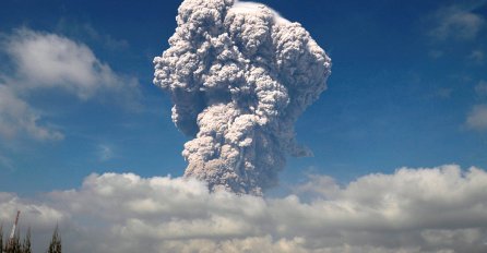 Indonezija: Vulkan Merapi izbacio veliki stub pepela