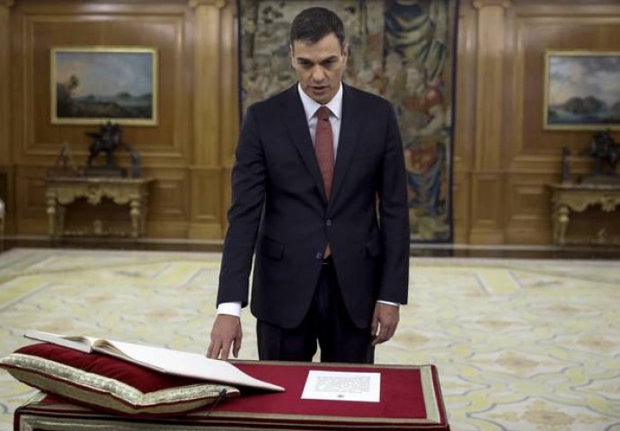 Novi španski premijer odbio staviti ruku na Bibliju prilikom prisege
