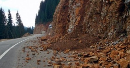 STANJE NA PUTEVIMA: Učestali su sitniji odroni zemlje ili kamenja