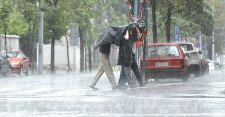 Vozačima se savjetuje opreznija vožnja zbog povremenih lokalnih padavina