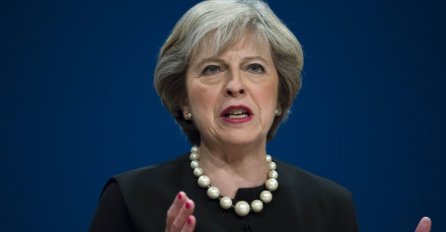  May će u srijedu će pokušati smiriti napetosti oko strategije brexita