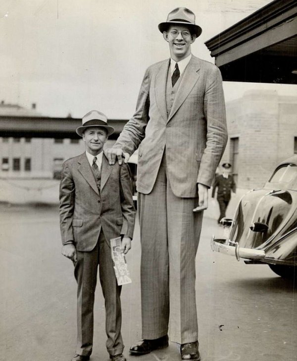 rare-footage-tallest-man-world-record-robert-wadlow-8-5b112c4b3870b-700