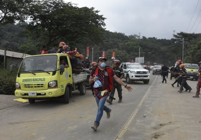 Gvatemala: Vulkan Fuego se ne smiruje, 75 stradalih