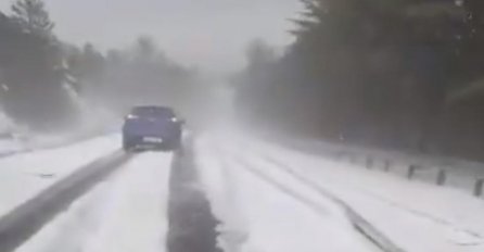 NA KIPRU KAO USRED ZIME: Sve se bijeli, led prekrio puteve za samo nekoliko minuta (VIDEO)