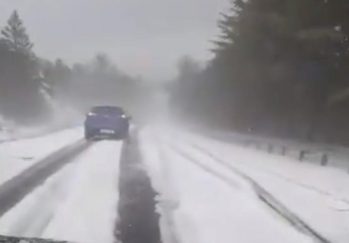 NA KIPRU KAO USRED ZIME: Sve se bijeli, led prekrio puteve za samo nekoliko minuta (VIDEO)