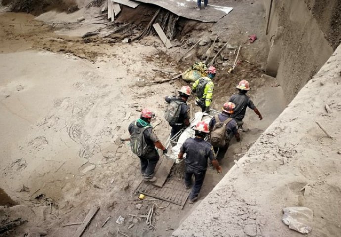 U erupciji vulkana Fuego u Gvatemali nestale 192 osobe, poginulo 70