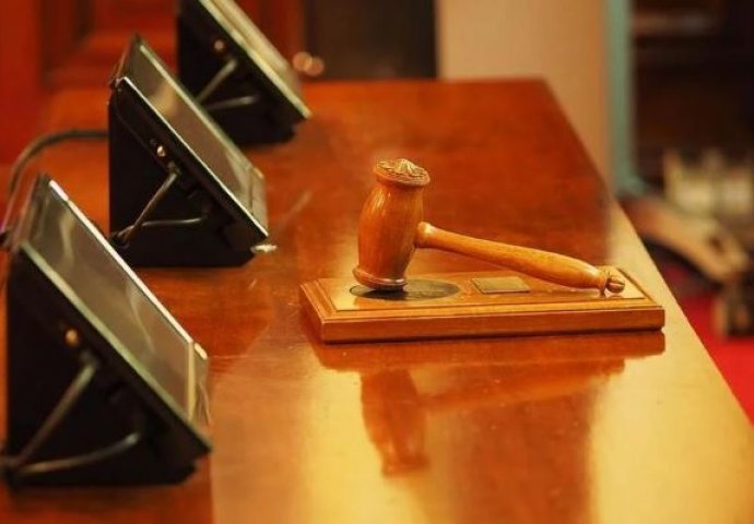 VELIKAN NARODNE MUZIKE NA SUDU: Izjavio da nije kriv, a onda je u SUDNICU UŠLA ONA 