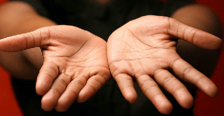 "Jedna starija vidovita Romkinja ulazi u trgovinu..."