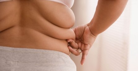 NE DOPUSTITE DA VAM SE SALO GOMILA NA LEĐIMA: Riješite ga se uz ove tri vježbe!