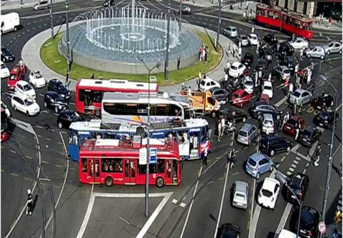Protesti zbog povećanja cijene goriva u Srbiji napravili gužvu u saobraćaju
