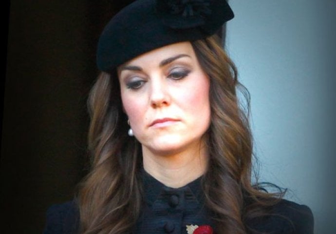 BORE OČITE, GODINE U KRALJEVSKOJ PORODICU UČINILE SVOJE: Fotografija Kate Middleton najbolje pokazuje njenu transformaciju