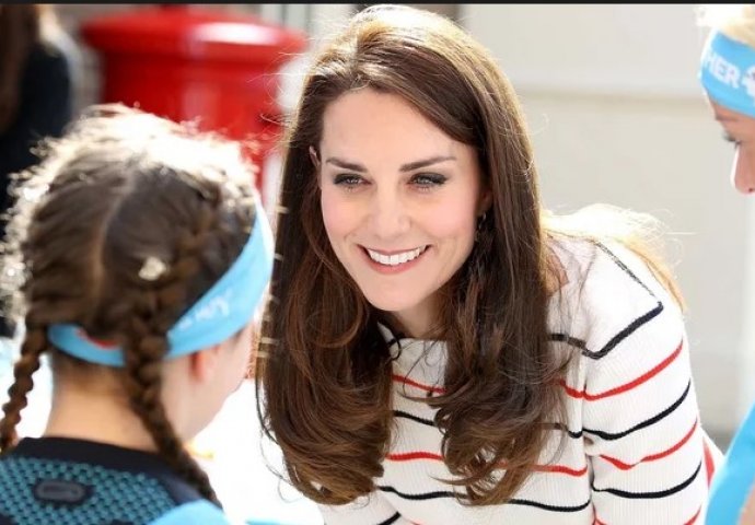 Oduševila sve stajlingom: Kate Middleton je chic mama u hit haljini 