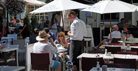 NAJNIŽE PLATE U REGIONU: Plaće konobara i kuhara u Hrvatskoj tri puta veće nego u BiH