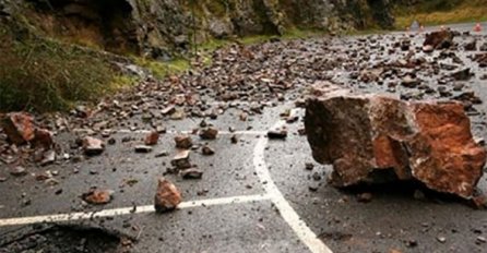 Zbog odrona u prekidu saobraćaj na R-435 Konjic-Borci