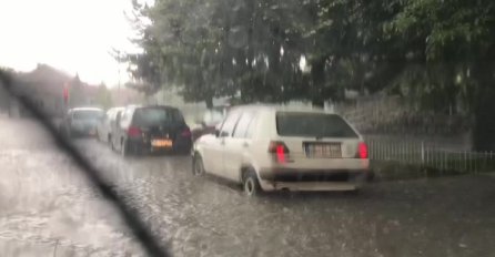 POTOP NA ULICAMA NIKŠIĆA: Padao i grad veličine lješnjaka!