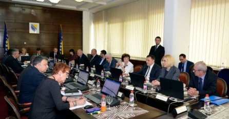 Vlada FBiH danas o cijeni naftnih derivata i zabrani izvoza trupaca