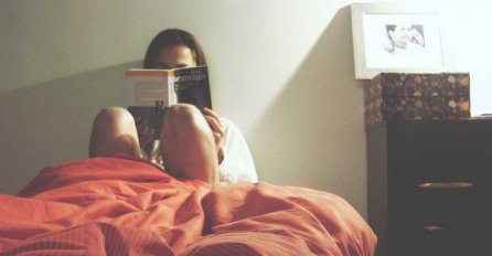 POUČNA PRIČA: Žena koja čita