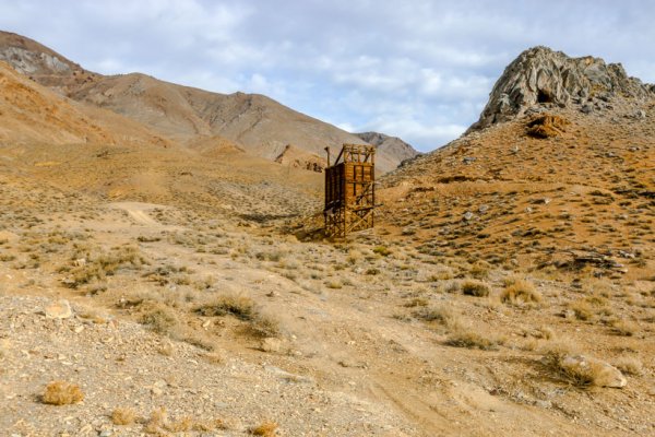 death-valley-cerro-gordo-road-mine-workings-on-west-side