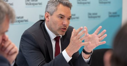 Austrija: Karl Nehammer traži da se djeci zabrani post u školi