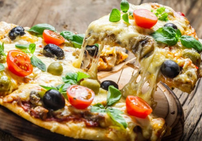 TREBALI SMO OVO RANIJE ZNATI: Evo zašto je pizza bolji izbor za doručak od zdjele zobenih pahuljica 