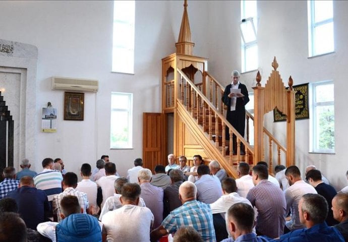 Migranti iz Salakovca bajram-namaz klanjali s mještanima u lokalnoj džamiji