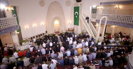 Velik broj vjernika na bajram-namazu u zagrebačkoj džamiji