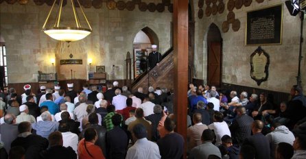 Bajram-namaz klanjan u jedinoj beogradskoj džamiji: Posvetimo se sebi i porodici svojoj