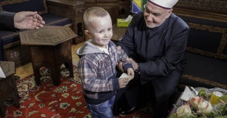 Bajram kod reisa Kavazovića: Baklava i kafa za goste, bajram-banka za najmlađe