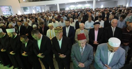U Tuzli centralna bajramska svečanost održana u džamiji Kralja Abdulaha
