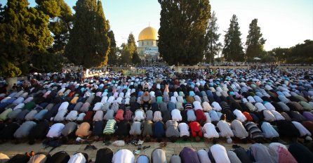 U Al-Aksi 100 hiljada vjernika klanjalo bajram-namaz