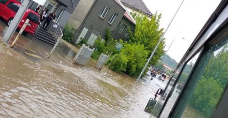 POTOP U SRBIJI, VODA PREPLAVILA ULICE I ŽELJEZNIČKU STANICU: Pogledajte dramatične snimke (VIDEO)