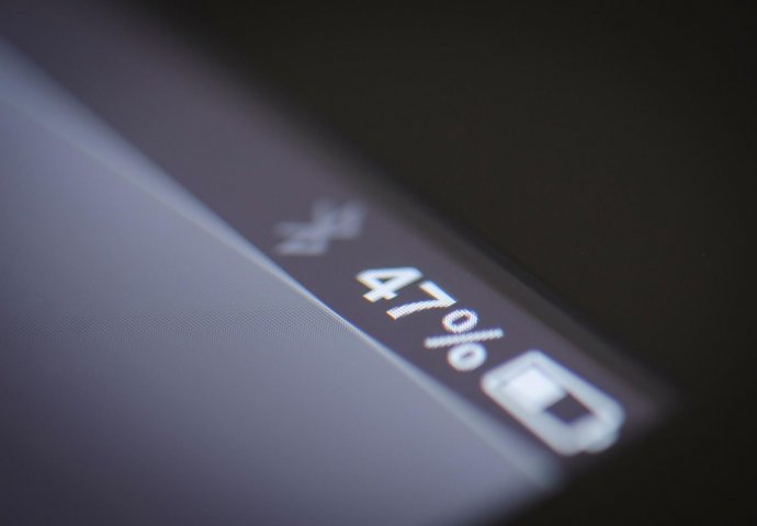  JEDE BATERIJU: Vlasnici iPhonea bijesni zbog novog updatea