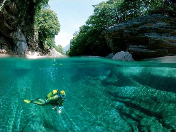 incredibly-clear-waters-of-the-verzasca-river-5