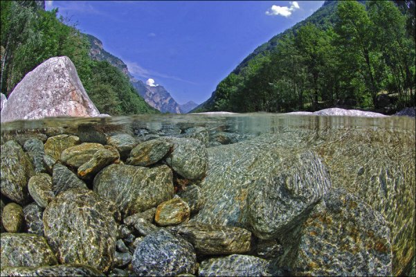 incredibly-clear-waters-of-the-verzasca-river-8
